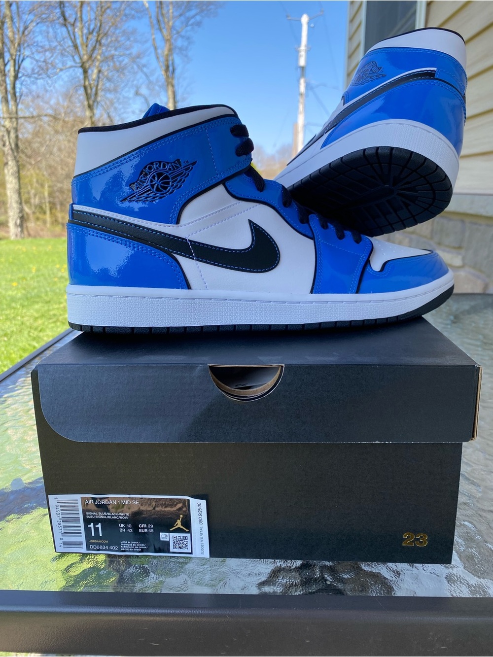 Air Jordan 1 Mid SE Signal Blue